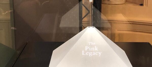 'The Pink Legacy'  adlı elmas yüzük 44.5 milyon İsviçre frangına satıldı - Sputnik Türkiye