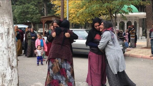 Gaziantep'in Şehitkamil ilçesinde bir kişi, imam nikahıyla birlikte yaşadığı Sebiha Sepil'i (20) pompalı tüfekle öldürdü. Sepil'in yakınları adli tıp kurumu önünde gözyaşı döktü. - Sputnik Türkiye