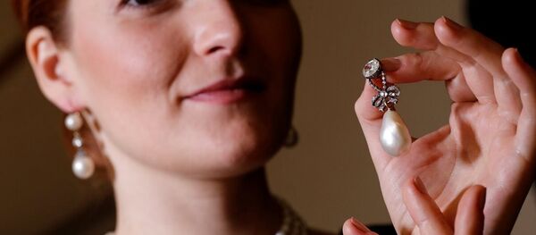 Fransa'nın son kraliçesi Marie Antoinette'e ait inci ve elmas kolye - Sputnik Türkiye