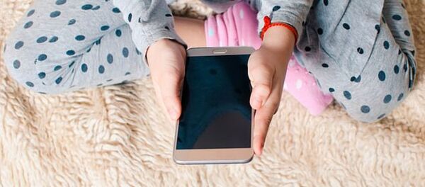 Kızını 'telefonda oyun oynuyor' diye öldürdü - Sputnik Türkiye