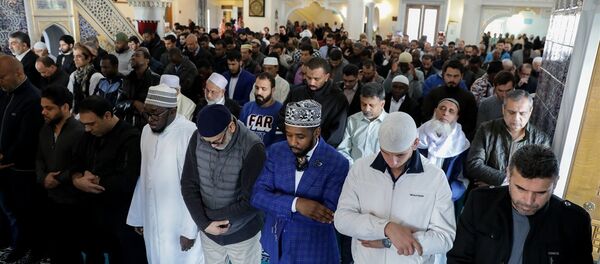 Suudi Arabistan'ın İstanbul Başkonsolosluğunda öldürülen Suudi gazeteci Cemal Kaşıkçı için Amerika Diyanet Merkezinde (DCA) gıyabi cenaze namazı kılındı. - Sputnik Türkiye