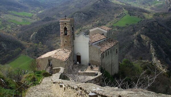 İtalya'daki kale turistlere kiralanacak - Roccascalegna - Sputnik Türkiye