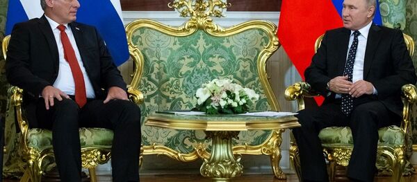 Rusya lideri Vladimir Putin- Küba Devlet Başkanı Miguel Diaz-Canel - Sputnik Türkiye