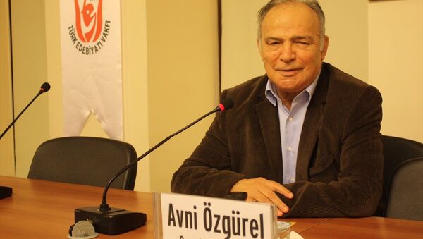 Gazeteci yazar Avni Özgürel - Sputnik Türkiye