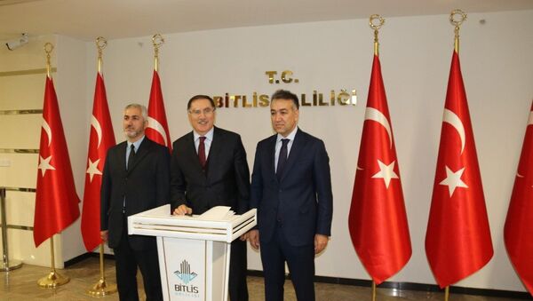 Kamu Başdenetçisi Şeref Malkoç - Bitlis Valisi Oktay Çağatay - Sputnik Türkiye