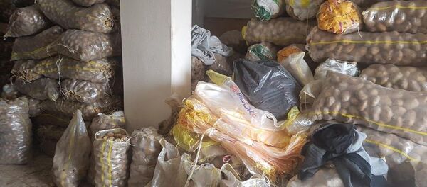 Stokçuluğun önlemesi amacıyla yapılan denetimlerde istiflenen 35 ton patates - Sputnik Türkiye