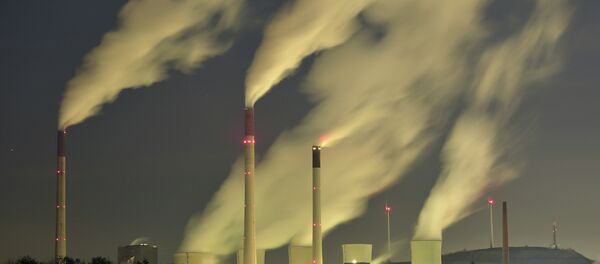 In this Monday, Nov. 24, 2014 file photo, smoke streams from the chimneys of the E.ON coal-fired power station in Gelsenkirchen, Germany - Sputnik Türkiye