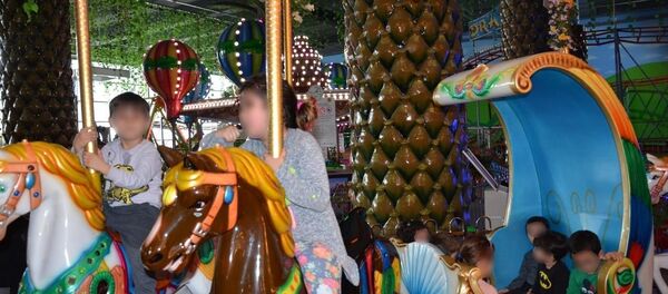 Mahkum çocukları ilk kez lunaparkta eğlendi - Sputnik Türkiye