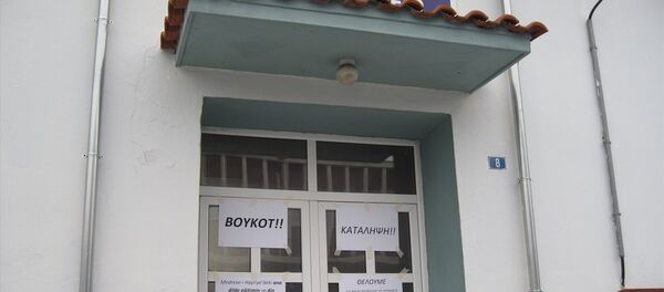 Batı Trakya'da, Gümülcine Medrese-i Hayriye okulu öğrencileri, Türkçe ders saatlerinin azaltıldığı gerekçesiyle protesto gösterisi düzenledi. - Sputnik Türkiye