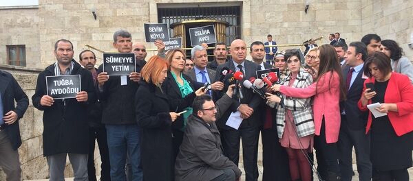 Aladağ yangınında çocuklarını kaybeden aileler Aladağ yangınında çocuklarını kaybeden aileler - Sputnik Türkiye