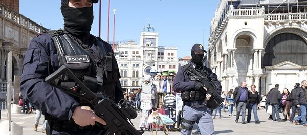 İtalyan polisi İtalyan polisi - Sputnik Türkiye