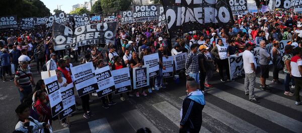 Arjantin'in başkenti Buenos Aires'de protestocular G20 zirvesine karşı yürüyüş düzenledi. Arjantin'in başkenti Buenos Aires'de protestocular G20 zirvesine karşı yürüyüş düzenledi. - Sputnik Türkiye
