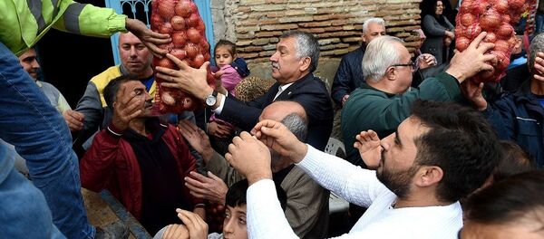 Adana, Seyhan, soğan dağıtımı - Sputnik Türkiye