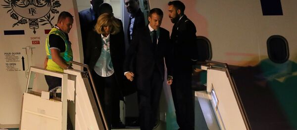 Macron'u Arjantin'de 'sarı yelekli' havalimanı görevlisi karşıladı - Sputnik Türkiye