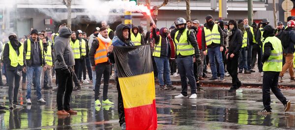 'Sarı yelekliler'in protestosu Brüksel'e sıçradı - Sputnik Türkiye