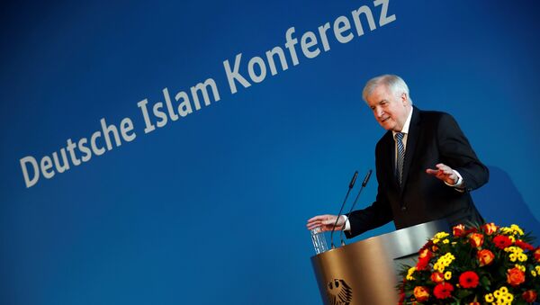 Alman İslam Konferansı- İçişleri Bakanı Horst Seehofer - Sputnik Türkiye
