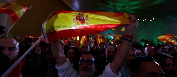 İspanya'nın güneyindeki Endülüs özerk bölgesinde yapılan yerel parlamento seçimlerinde 12 milletvekili Vox partisi destekçileri - Sputnik Türkiye