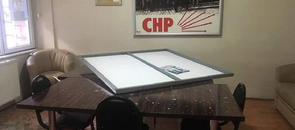 Kayseri'de CHP ilçe binasına saldırı - Sputnik Türkiye