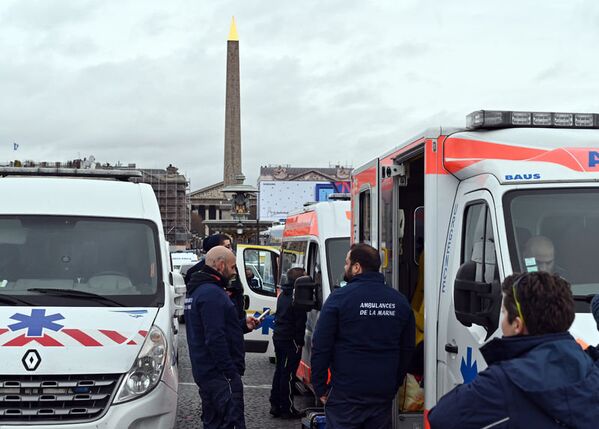 Fransa'da ambulans çalışanlarından eylem - Sputnik Türkiye
