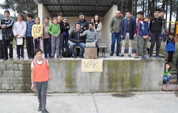Denizli Acıpayam'daki Alcı Mahallesi'nde oynanan ortaokul maçlarındaki VAR - Sputnik Türkiye