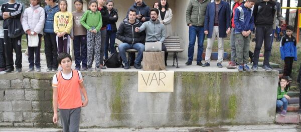 Denizli Acıpayam'daki Alcı Mahallesi'nde oynanan ortaokul maçlarındaki VAR - Sputnik Türkiye