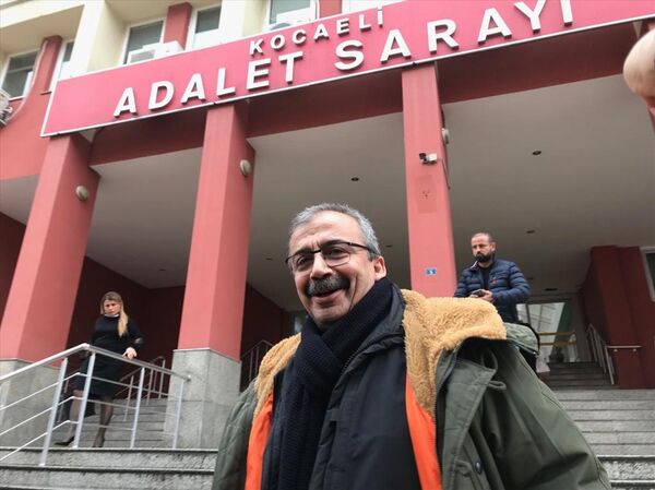 Sırrı Süreyya Önder, Ne sarf ettiysek, arkasındayız. Barış ve demokrasi kazanacak dedi. - Sputnik Türkiye