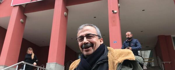 Sırrı Süreyya Önder, Ne sarf ettiysek, arkasındayız. Barış ve demokrasi kazanacak dedi. - Sputnik Türkiye