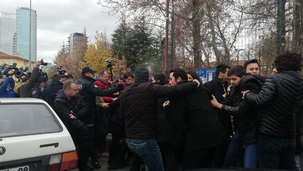 Türkiye Gençlik Birliği (TGB) üyelerine polis müdahalesi - Sputnik Türkiye
