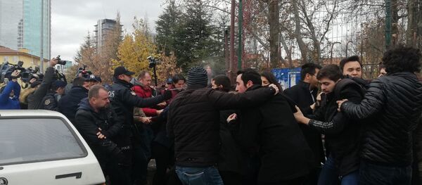 Türkiye Gençlik Birliği (TGB) üyelerine polis müdahalesi - Sputnik Türkiye