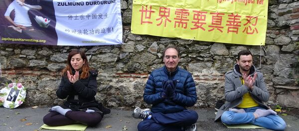 Falun Dafa Derneği, Çin Başkonsolosluğu önünde eylem yaptı - Sputnik Türkiye
