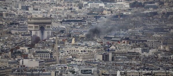 Fransa'nın başkenti Paris'te Sarı Yelekliler eylemi - Sputnik Türkiye