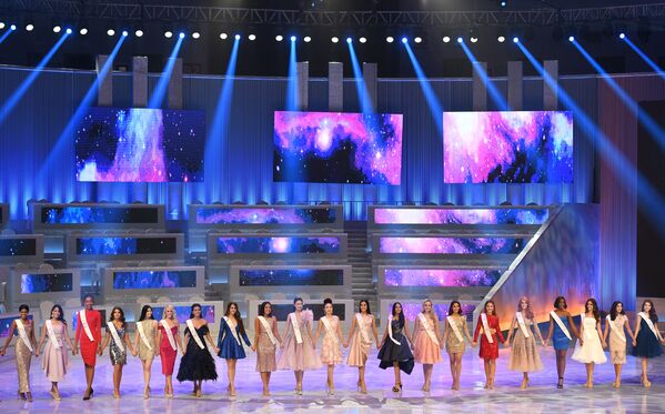 Yarışmaya 118 ülkeden yaşları 18 ilâ 26 arasında olan genç kadınlar katıldı. - Sputnik Türkiye