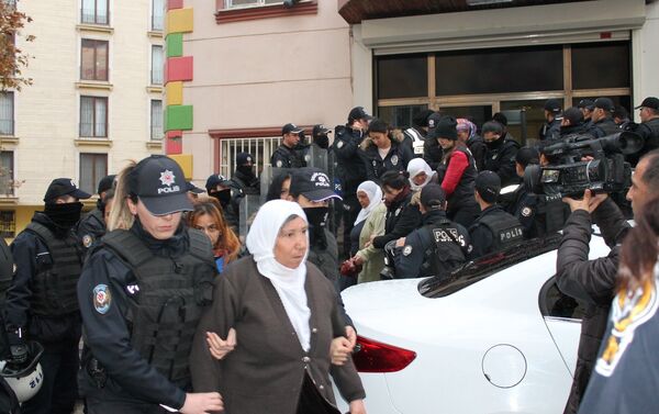 HDP Diyarbakır İl Örgütü'ne polis baskını - Sputnik Türkiye