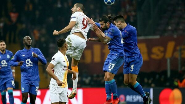 Şampiyonlar Ligi'nde Porto'ya 3-2 yenilen Galatasaray, grubu 3. sırada tamamlayarak UEFA Avrupa Ligi'ne kaldı - Sputnik Türkiye