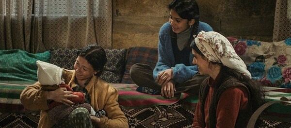 Emin Alper'in yönettiği Kız Kardeşler'den bir sahne - Sputnik Türkiye