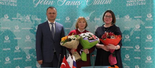 Moskova’da Halide Edip Adıvar ve Dede Korkut Hikayeleri hakkında kitaplar tanıtıldı - Sputnik Türkiye