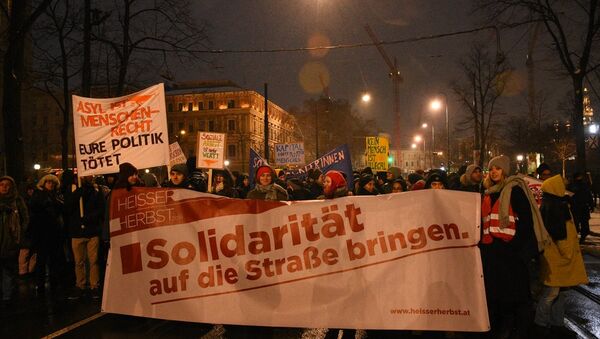Avusturya’da 50 bin kişi hükümeti protesto etti - Sputnik Türkiye