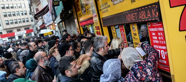 Milli Piyango kuyruğu - Sputnik Türkiye