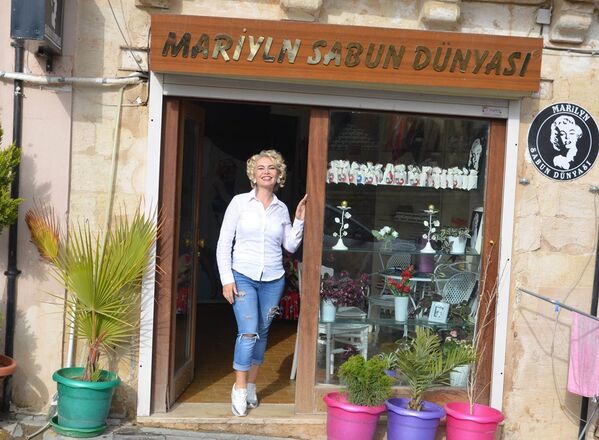 Marilyn Monroe’ya benzerliğiyle üne kavuşan 44 yaşındaki Melek Akarmut - Sputnik Türkiye