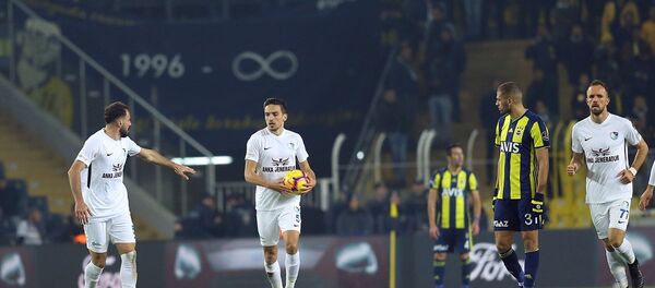Spor Toto Süper Lig'in 16. haftasında Fenerbahçe 2-0 öne geçtiği maçta Büyükşehir Belediye Erzurumspor ile 2-2 berabere kaldı. - Sputnik Türkiye