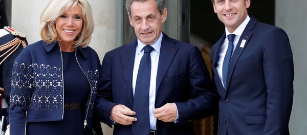 Brigitte-Emmanuel Macron çifti, 2024 Yaz Olimpiyatı'nı Paris'in kazanması kutlamaları vesilesiyle Eylül 2017'de Nicolas Sarkozy'yi (ortada) Elysee'de ağırlarken Brigitte-Emmanuel Macron çifti, 2024 Yaz Olimpiyatı'nı Paris'in kazanması kutlamaları vesilesiyle Eylül 2017'de Nicolas Sarkozy'yi (ortada) Elysee'de ağırlarken - Sputnik Türkiye