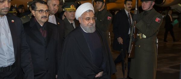 İran Cumhurbaşkanı Hasan Ruhani, resmi temaslarda bulunmak üzere Ankara'ya geldi. Cumhurbaşkanı Ruhani ve beraberindeki heyeti Ankara'ya getiren uçak, saat 18.45'te Esenboğa Havalimanı'na indi. İran Cumhurbaşkanı Hasan Ruhani, resmi temaslarda bulunmak üzere Ankara'ya geldi. Cumhurbaşkanı Ruhani ve beraberindeki heyeti Ankara'ya getiren uçak, saat 18.45'te Esenboğa Havalimanı'na indi. - Sputnik Türkiye