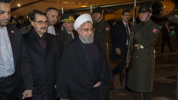İran Cumhurbaşkanı Hasan Ruhani, resmi temaslarda bulunmak üzere Ankara'ya geldi. Cumhurbaşkanı Ruhani ve beraberindeki heyeti Ankara'ya getiren uçak, saat 18.45'te Esenboğa Havalimanı'na indi. - Sputnik Türkiye