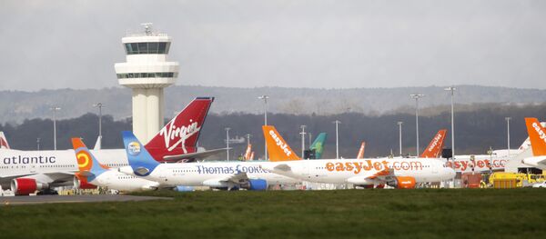 Airplanes stand idle at London's Gatwick Airport, England - Sputnik Türkiye