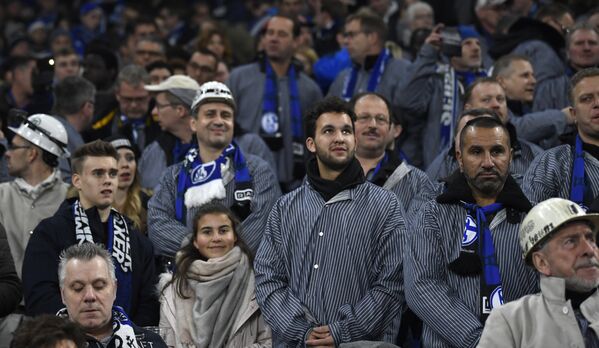 Schalke, 2 bin madenciyi tribünde ağırladı - Sputnik Türkiye