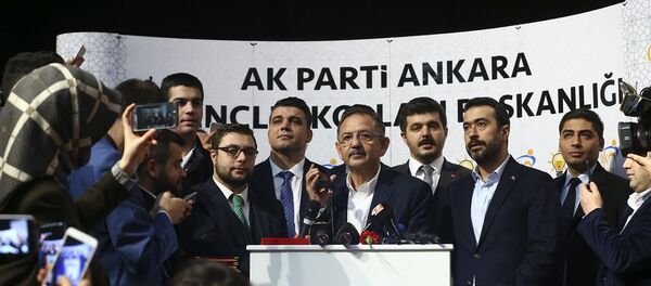 Özhaseki, konuşması sonrası partililerin isteği üzerine Türkiye Cumhurbaşkanı ve AK Parti Genel Başkanı Recep Tayyip Erdoğan'ı aradı. - Sputnik Türkiye