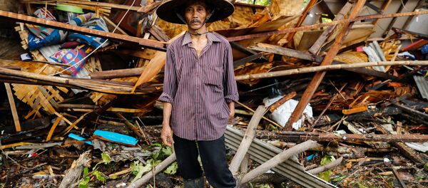 Endonezya'da, Sunda Boğazı'nda 22 Aralık'ta meydana gelen tsunamide hayatını kaybedenlerin sayısının 373'e yükseldiği bildirildi. - Sputnik Türkiye