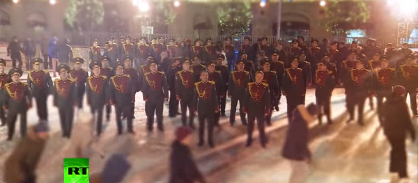 Rusya’nın terör ve organize suçlarla mücadele polisleri olan Ulusal Muhafızlar Noel için İngiliz şarkıcı George Michael’ın 1984 tarihli ‘Last Christmas’ şarkısını yorumladı. Rusya’nın terör ve organize suçlarla mücadele polisleri olan Ulusal Muhafızlar Noel için İngiliz şarkıcı George Michael’ın 1984 tarihli ‘Last Christmas’ şarkısını yorumladı. - Sputnik Türkiye