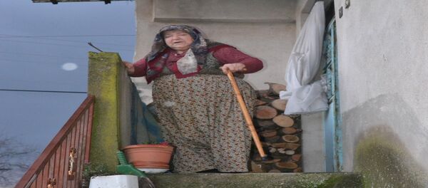 Kömür yardımı yalanıyla dolandırılan Nazik Nine Kömür yardımı yalanıyla dolandırılan Nazik Nine - Sputnik Türkiye