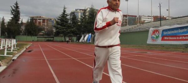 Türkiye'nin en yaşlı lisanslı atleti Erdoğan Dulda, hayatını kaybetti - Sputnik Türkiye